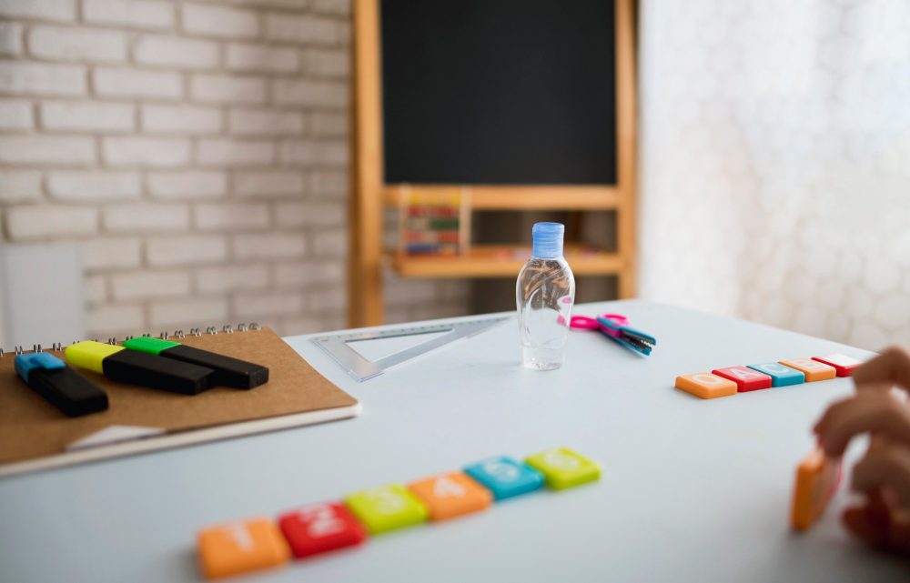 stolik edukacyjny dla dzieci