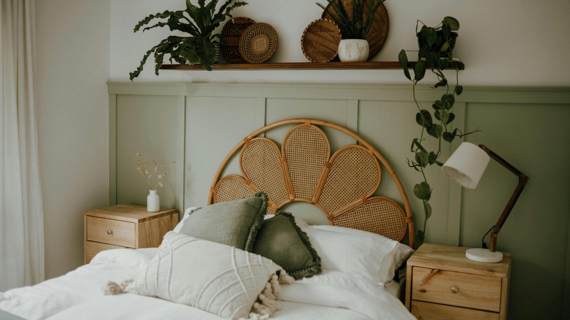 łóżko dziecięce z możliwością podłączenia lampki