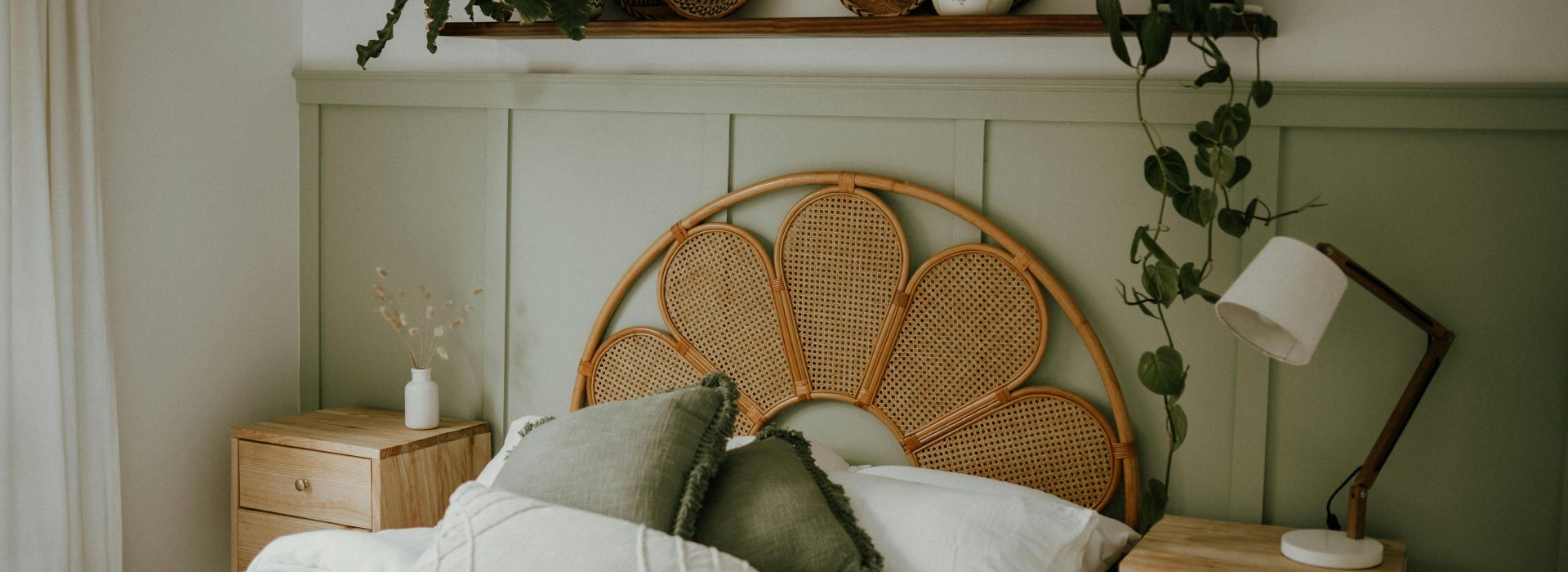 łóżko dziecięce z możliwością podłączenia lampki