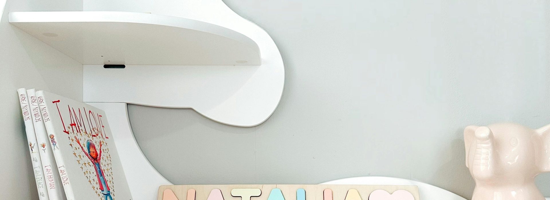 Drewniane ozdoby w pokoju dziecięcym