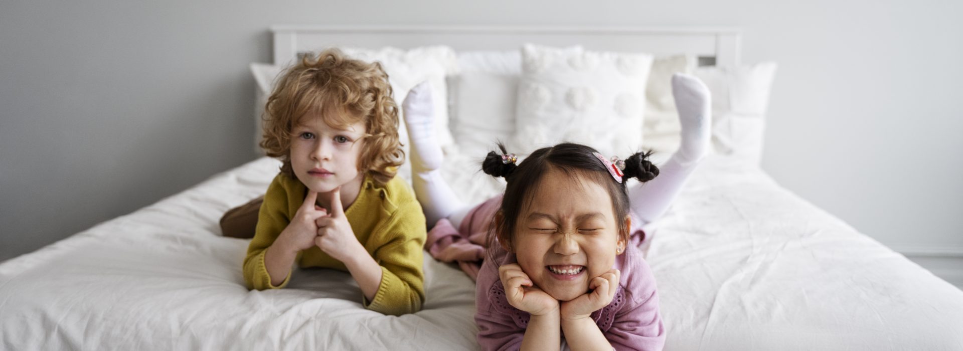 Dzieci bawiące się podczas zabawy